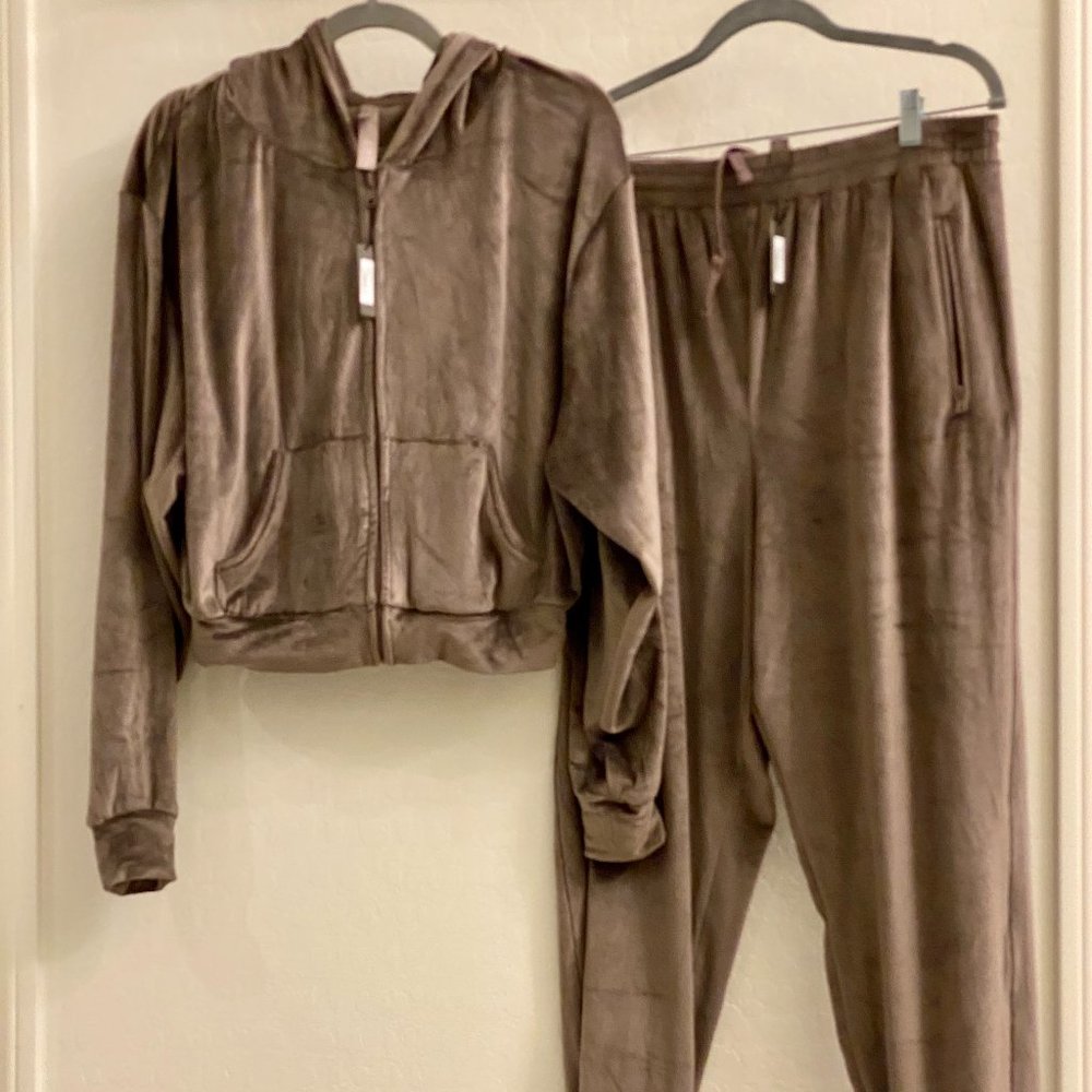 NWT: SKIMS Velour Fleece Tracksuit (Amethyst)